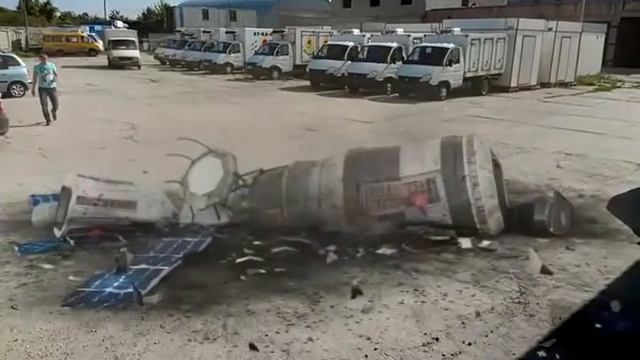 Падение спутника на базу смотреть онлайн