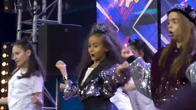 HYPERGIRLS - Мы отрываемся от земли в Вегас смотреть онлайн