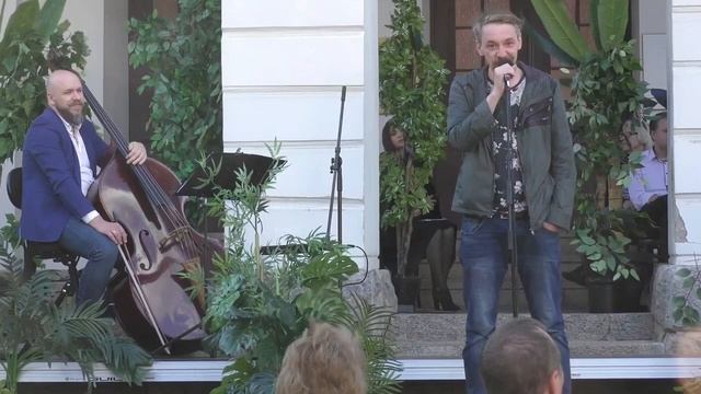 Viačeslavas Lukjanovas skaito Andrejaus Rodionovo eilėraštį // В. Лукьянов читает стихи А. Родионов смотреть онлайн