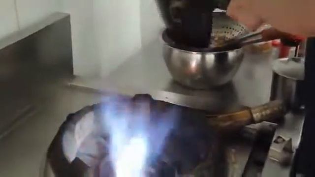 Газовый вок-готовим свиные ребра, Made in China смотреть онлайн