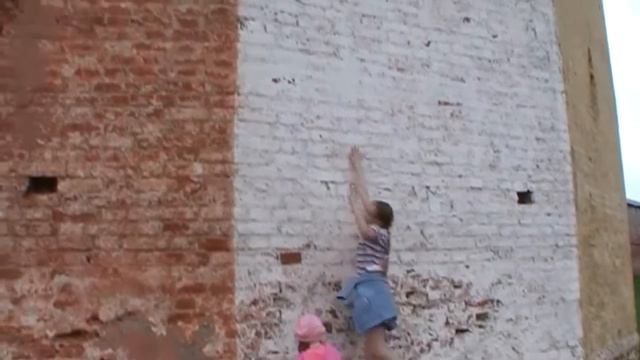 Полина и Даша на прогулке. Продолжение 3.wmv смотреть онлайн