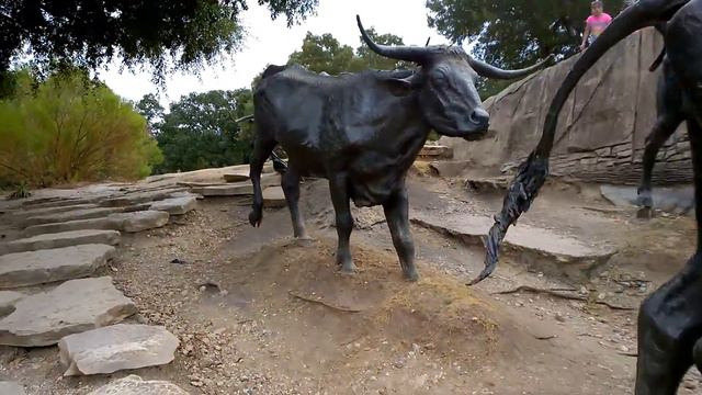 Скульптура "Cattle-Drive" (Перегон скота) в Далласе смотреть онлайн