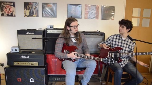 GIBSON SG Vs EPIPHONE SG, WHY IS THE GIBSON SO EXPENSIVE?