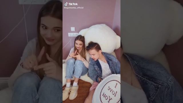 давайте всем вспомним эти видео, потому что такого больше никогда не будет, таких видео смотреть онлайн