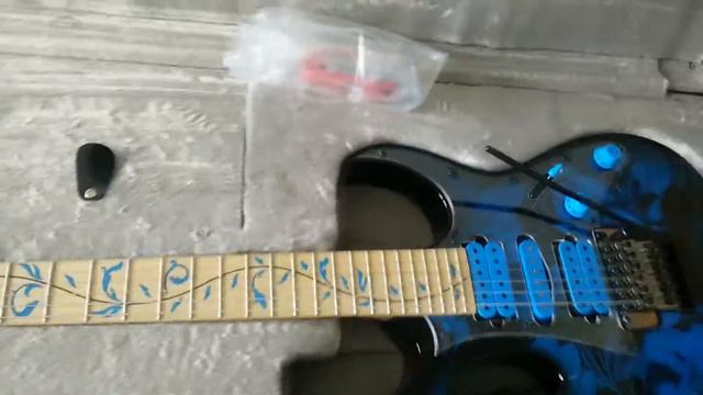 Ibanez JEM77P-BFP Steve Vai Signature [Unboxing / External Overview] (HD) смотреть онлайн