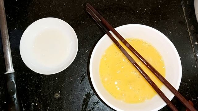 HOW TO COOK PRAWN WITH SCRAMBLED EGG | EASY CHINESE RECIPE смотреть онлайн