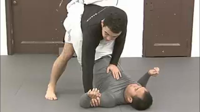 Marcelo Garcia on Breaking the Closed Guard смотреть онлайн