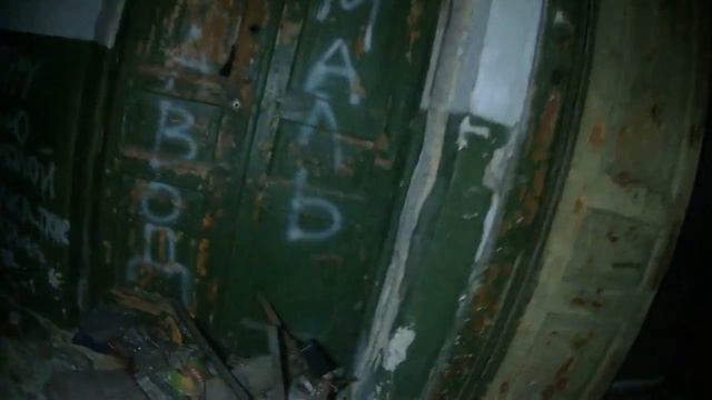 Здесь опасно может все рухнуть в один момент / Ночь в заброшенном здании смотреть онлайн