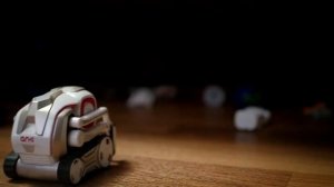 Коварный малыш робот Cozmo