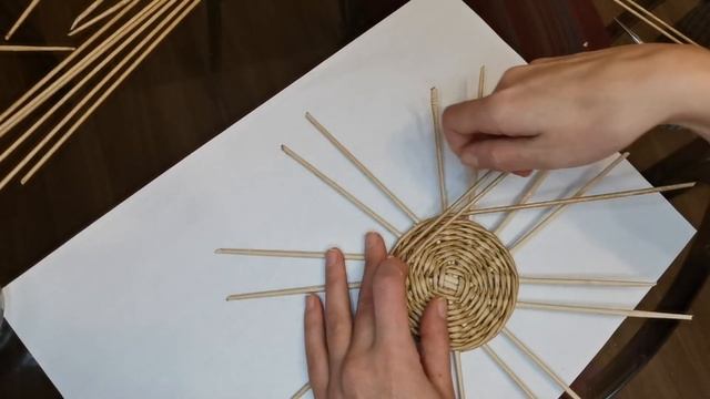 Чайный набор из газетных трубочек. Часть 2. Плетем Сахарницу. смотреть онлайн