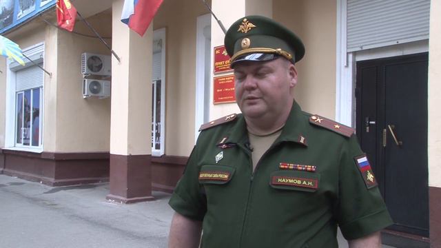 В Хабаровском крае в пункты отбора на военную службу по контракту еженедельно обращаются сотни людей смотреть онлайн