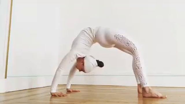 Чакрасана • Поза Колеса смотреть онлайн