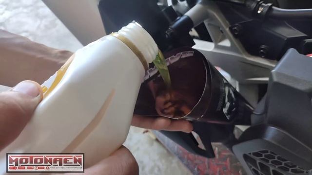 How to Change oil HONDA ADV 150 смотреть онлайн