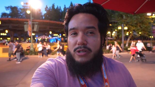 WE ATE *EVERYTHING* AT FESTIVAL OF HOLIDAYS 2021 (Disney California Adventure Park) смотреть онлайн