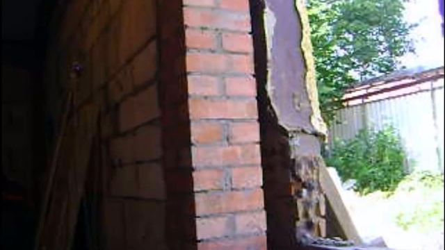 Ремонт старого дома (видео №19). Выбиваю проем под двери, переставляю дверь!! смотреть онлайн