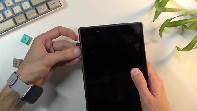 How to Insert SD Card to LENOVO Tab 4 8 – Input SD Card смотреть онлайн