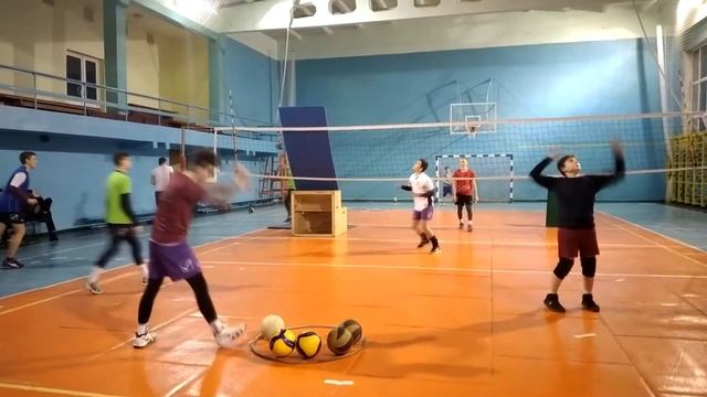 Волейбол. Тренировка защиты. смотреть онлайн