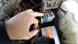 Где находится предохранитель вентилятора?