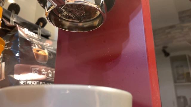 Latte at Home using Delonghi Dedica EC 685 and KG79 смотреть онлайн