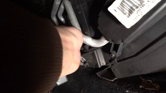 Замена салонного фильтра FORDFUSION (JU_) (2002-2009 / 1.6V / 74kW / 100 / FYJA, FYJB, FYJC)