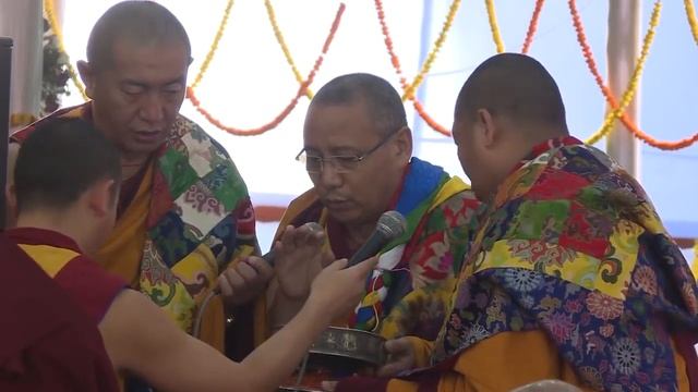 HH Dalai Lama Prophecy from Oracle During Long Life Ceremony смотреть онлайн