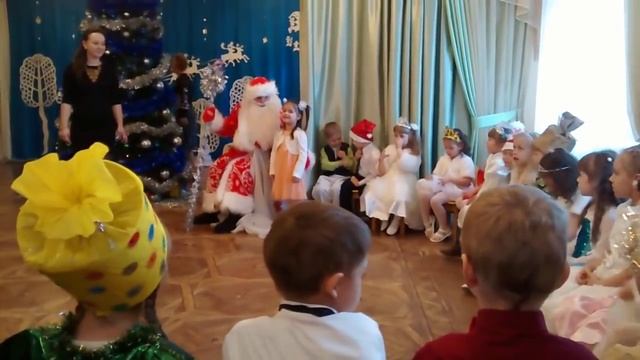 Новогодний утренник смотреть онлайн