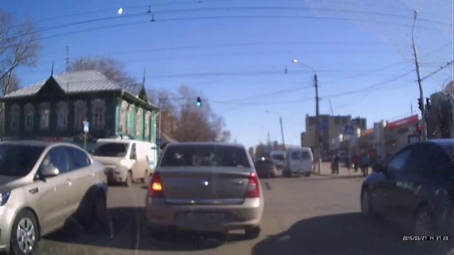 Перекрестки в Костроме, у пешеходов свои правила...