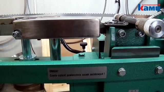 Демонстрация работы автоматического разводного устройства Zsd RWA для разводки зубьев ленточных пил