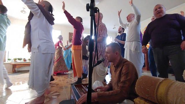 ЙМ Санджая пр. - кіртан 04.02.2024 смотреть онлайн