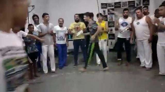 Associação de capoeira Axé Iúna Mestre Nestor смотреть онлайн