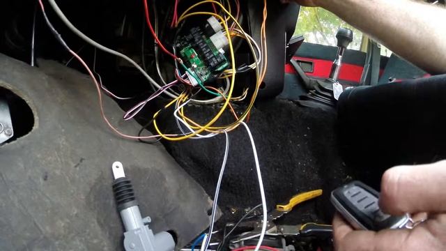 Volvo 240 Remote Security Locks Install (part 2) смотреть онлайн