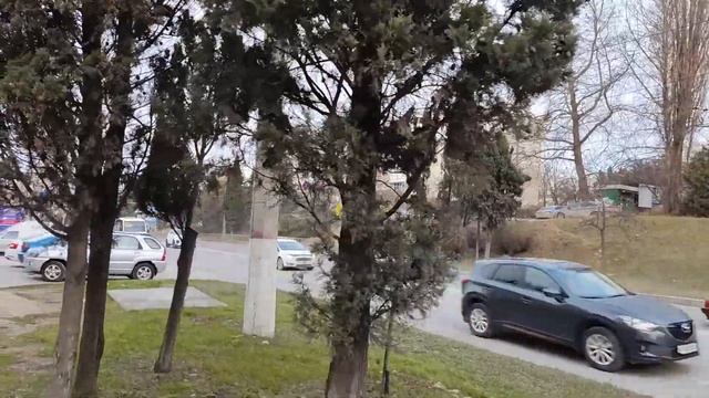 Нужно прямо но горит зеленая стрелка на право и красный сигнал светофора, что делать? смотреть онлайн