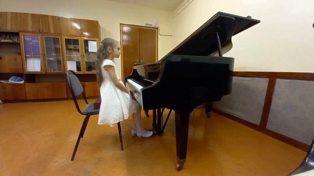 Анохина Виктория, 8 лет И. Парфенов "Русский танец", С. Майкапар "Романс" смотреть онлайн