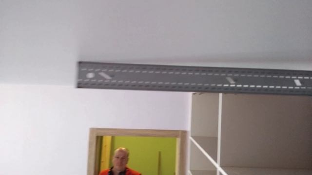 Толстые планки вверху шкафа под натяжным потолком смотреть онлайн