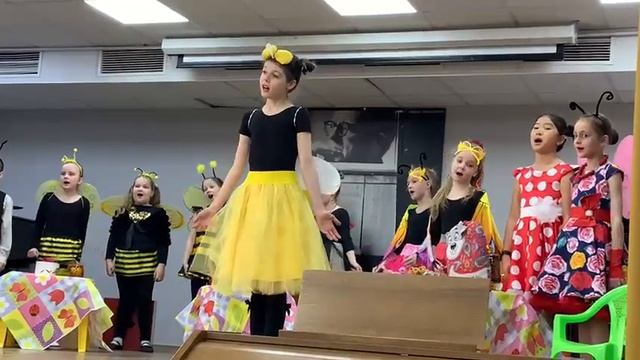 Фрагмент постановки оперы-игры "Муха-Цокотуха" по мотивам сказки К. Чуковского на музыку М. Красева смотреть онлайн