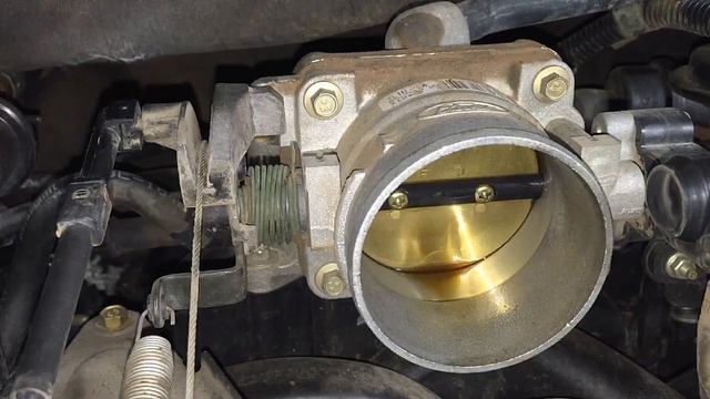 Ford Quick Tips: #43 Cleaning Cable Driven Throtle Bodies Properly смотреть онлайн