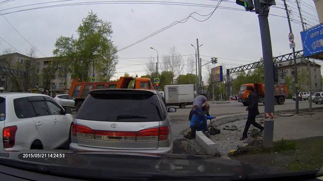 Бабушка упала смотреть онлайн
