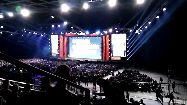 #amoconf отрывки с конференции AmoCRM выход Саша Спилберг смотреть онлайн