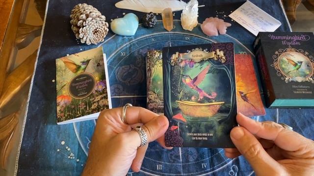 Unboxing/Flipthrough of the Hummingbird Wisdom Oracle смотреть онлайн