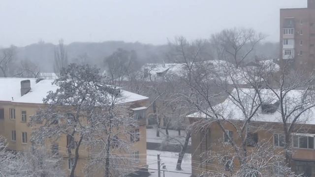 Снег в Донецке. Конец марта смотреть онлайн