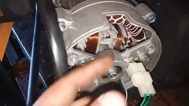 Генератор не выдает ток,работает рывками,нет напряжения,причина и устранение