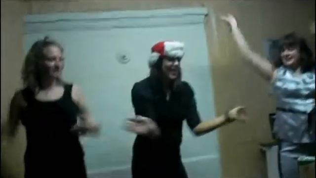 /ВЕСЕЛЫЕ РЕБЯТА/новый год 2012.avi смотреть онлайн