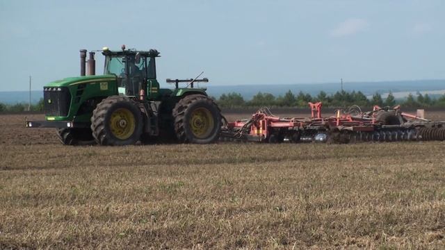 JOHN DEERE 9430 дискование почвы. смотреть онлайн