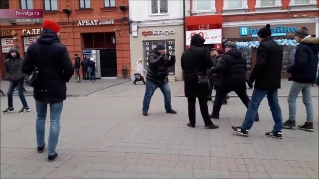 Драка на проспекте Кирова в Саратове 25 ноября смотреть онлайн