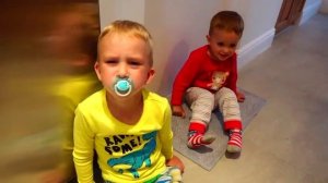 Bad Baby Дети в Холодильнике! Hidden Crying Baby Family Fun Kids Pretend Playtime