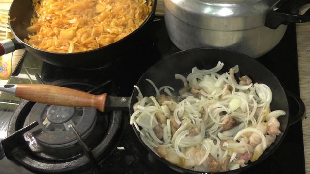 Кабанья рулька с тушёной капустой. смотреть онлайн