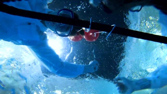 Сколько гелиевых шариков поднимет 100кг железа под водой? смотреть онлайн