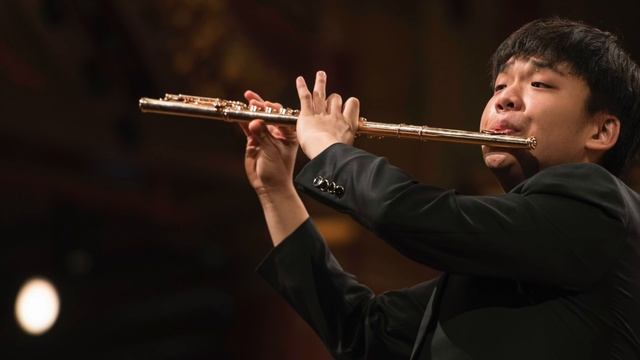 A.Piazzolla (1921-1992) Tango Etude No.3 for Flute Solo 플루트 김유빈 смотреть онлайн
