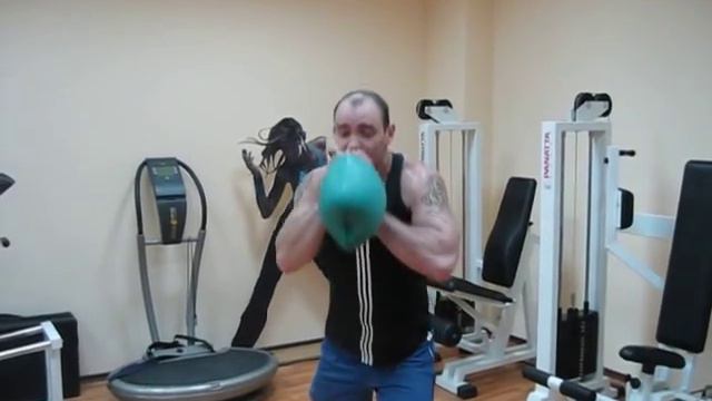 Денис Пахомов.грелка 3 литра за 15 секунд.