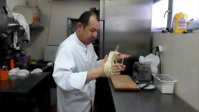 Домашняя лапша для лагмана, изготовление и рецепт смотреть онлайн